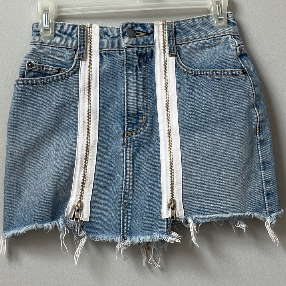 Carmar Like New Denim Skirt. Size 26 - Picture 1 of 8